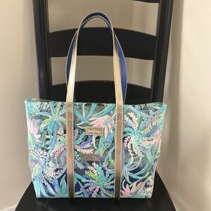 Lilly Pulitzer Clear PVC Sweet Escape
Print Tote Flora Beach Bag Gold Trim